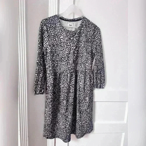 Bae. The Label
UNDER WRAPS MATERNITY NURSING
DRESS in SHADOW PRINT - Picture 3 of 7